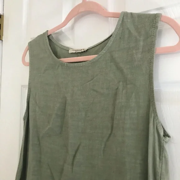 100% Linen Sleeveless Top - Picture 2 of 11